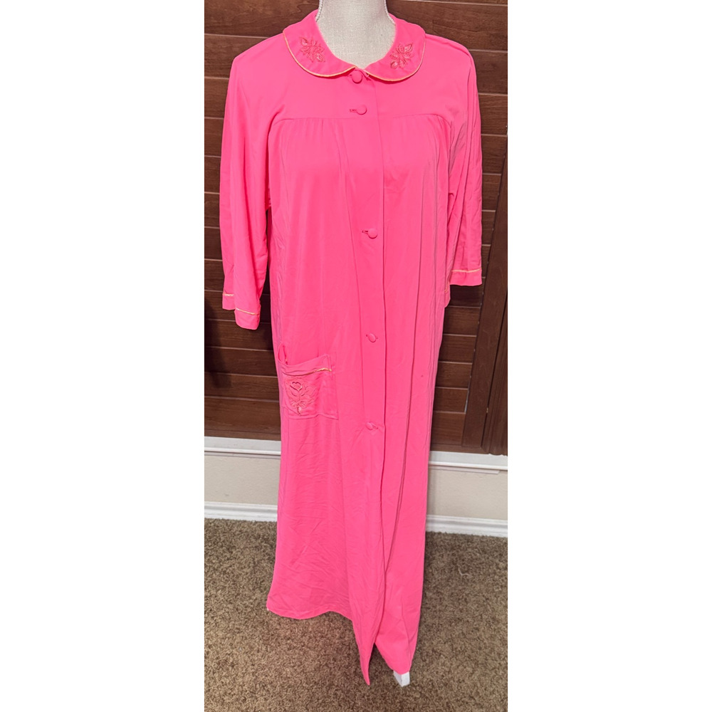Vintage Neon Pink Nylon Robe Housecoat sz M Floral Embroidery Long MCM grandma